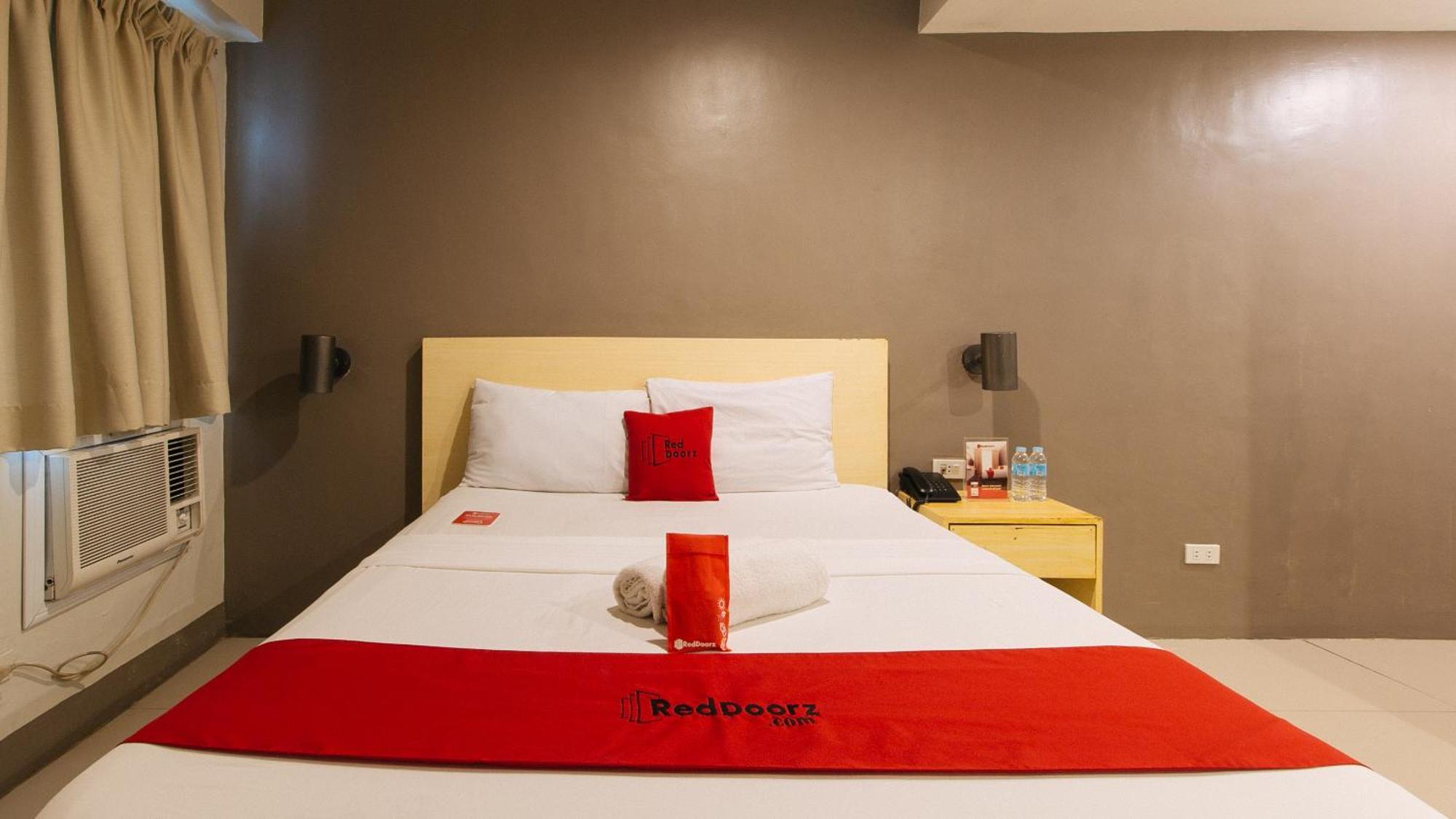 Hotel Reddoorz At Samat Mandaluyong Exterior foto